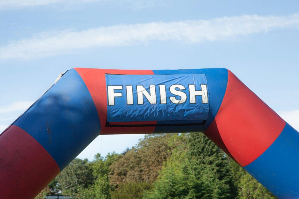 Arco de meta de una carrera popular